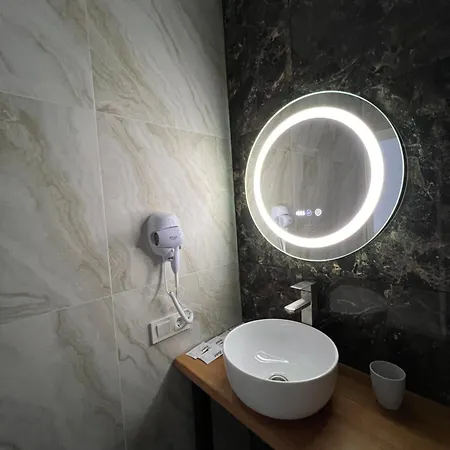 Imperial Hotel Boekovel